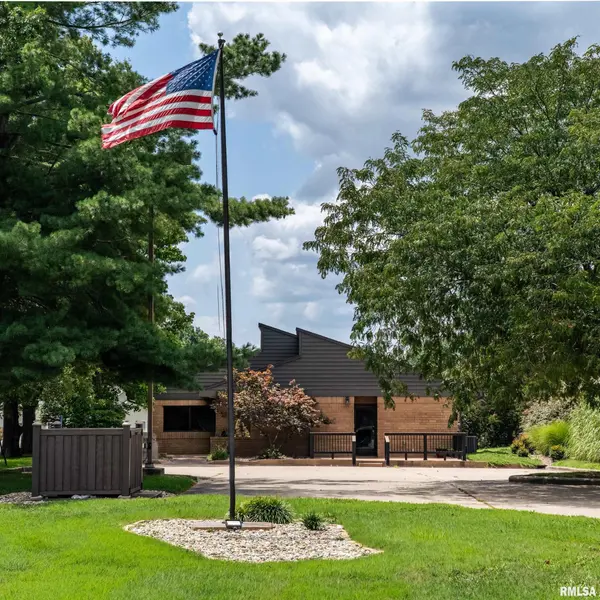1160 N CEDAR CT, Carbondale, IL 62901