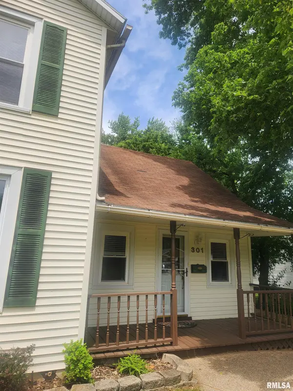 301 E MAIN ST, Lexington, IL 61753