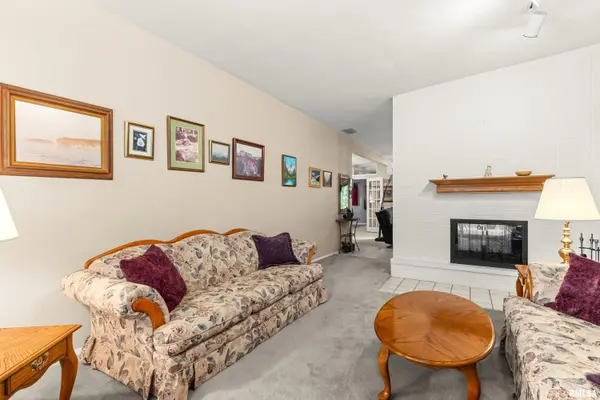 2506 N WOODBINE TER, Peoria, IL 61604