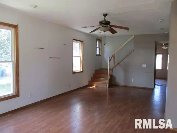 572 CLARK ST, Galesburg, IL 61401