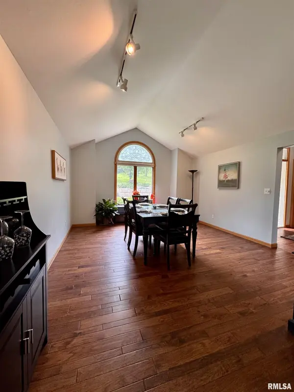 900 N COAL RD, Colchester, IL 61455