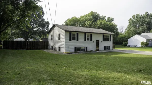 2037 N ASPEN RD, Peoria, IL 61604