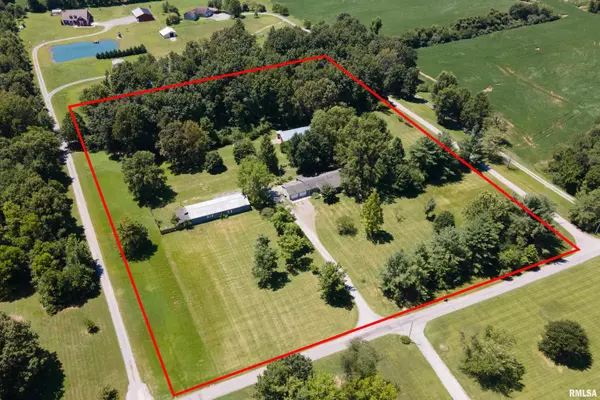 13641 PACIFIC LN, Johnston City, IL 62951