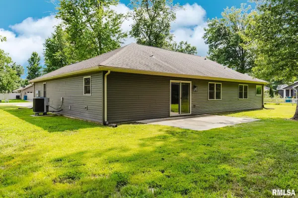408 Noah LN, Carterville, IL 62918