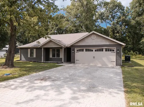 408 Noah LN, Carterville, IL 62918