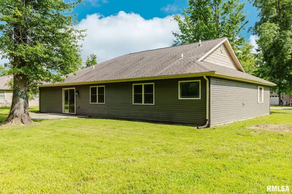 408 Noah LN, Carterville, IL 62918