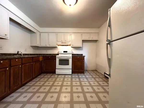 3318-3320 W SYLVAN LN, Peoria, IL 61615