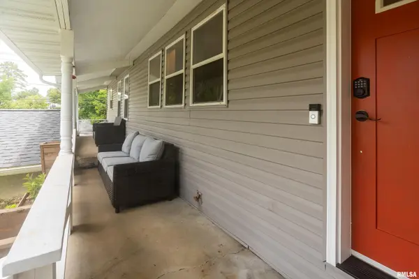 615 E GRAND AVE, Carterville, IL 62918