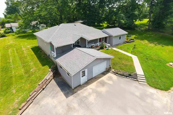 615 E GRAND AVE, Carterville, IL 62918