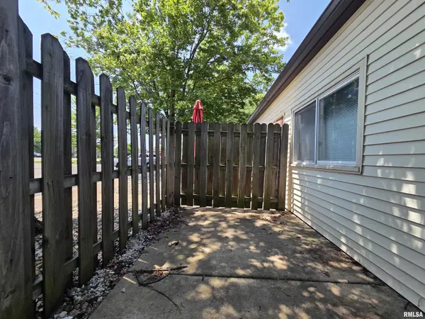 3107 W WILLOW KNOLLS DR #9a, Peoria, IL 61614