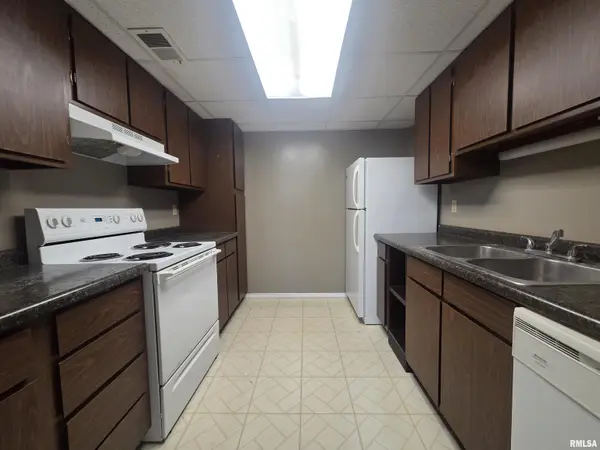 3107 W WILLOW KNOLLS DR #9a, Peoria, IL 61614