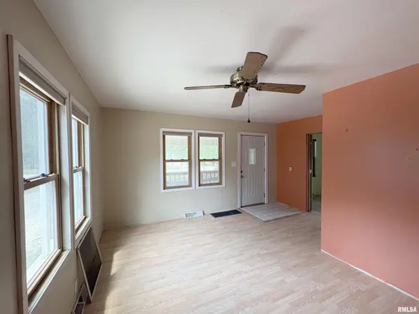 6002 W FARMINGTON RD, Peoria, IL 61604