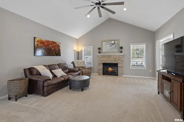 1704 N SMITH AVE, Marion, IL 62959