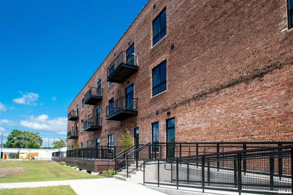 1001 SW ADAMS ST #202, Peoria, IL 61602