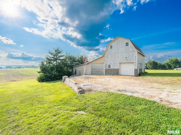 1105 UPPER SPRING BAY RD, East Peoria, IL 61611