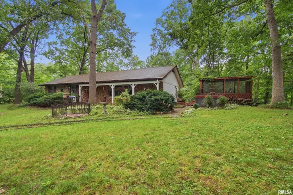 1236 N HICKORY LN, East Peoria, IL 61611