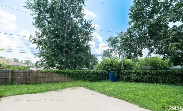 1104 S 10TH ST, Pekin, IL 61554