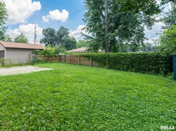 1104 S 10TH ST, Pekin, IL 61554