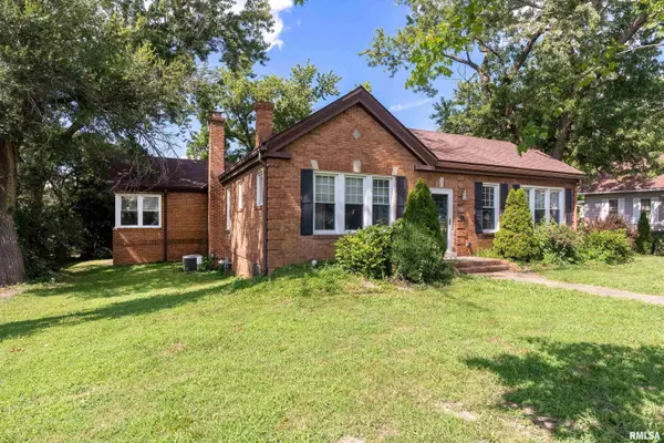 412 E MAIN ST, Duquoin, IL 62832