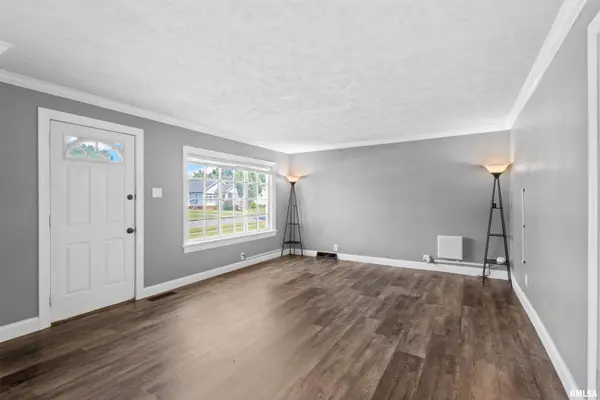 913 S VIRGINIA AVE, Marion, IL 62959-3255