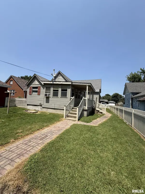 604 W MONROE ST, Herrin, IL 62948