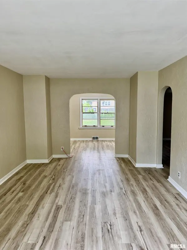 409 E THRUSH AVE, Peoria, IL 61603