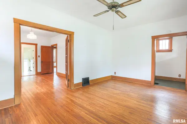 1216 E SENECA PL, Peoria, IL 61603