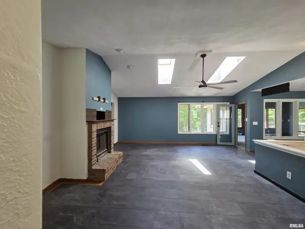 704 BAYSIDE CIR, Germantown Hills, IL 61548