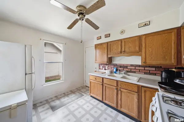 907 N 4TH ST, Pekin, IL 61554