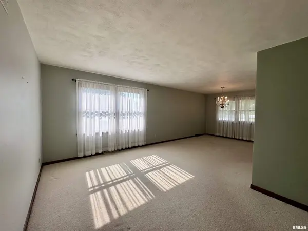 1307 REBECCA LN, Macomb, IL 61455