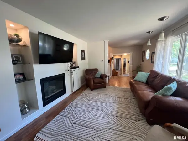 109 Kurlene DR, Macomb, IL 61455