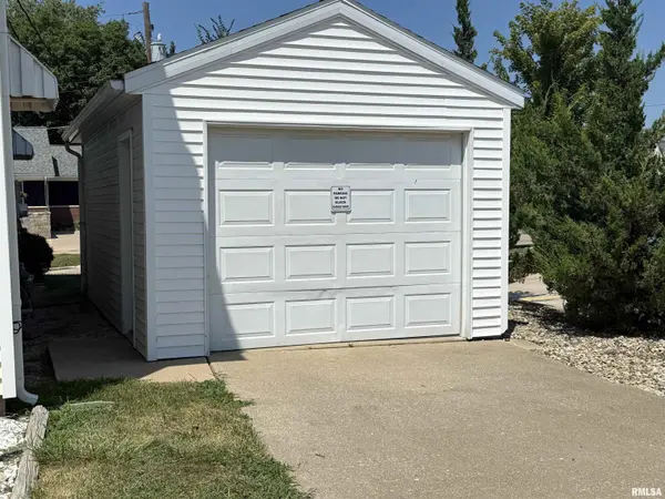 168 W ELM ST #4, Canton, IL 61520