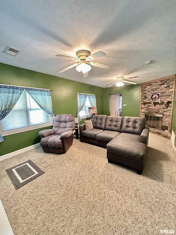 402 W TOWER ST, Eureka, IL 61530