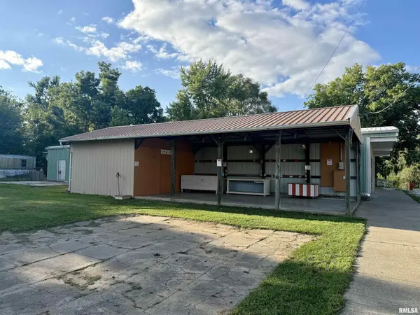301 3RD ST, London Mills, IL 61544