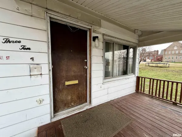 312 N MAIN ST, Harrisburg, IL 62946