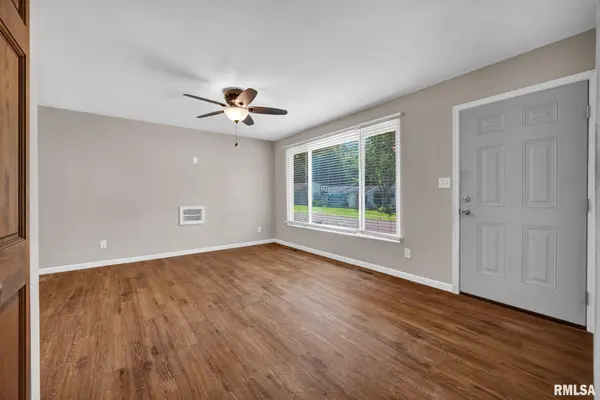 4049 W HILLMONT RD, Peoria, IL 61615