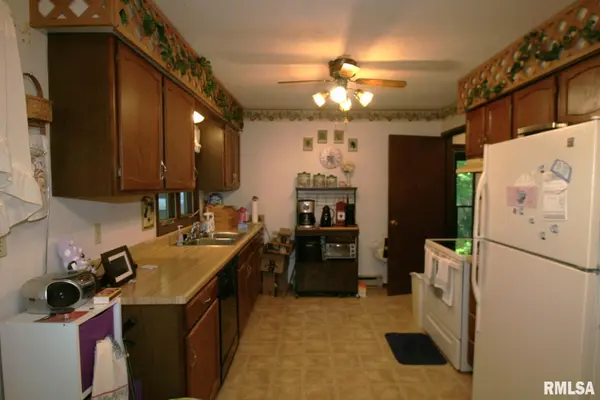12 REDFORD RD, Mackinaw, IL 61755