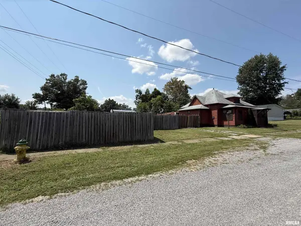 1555 REED ST, Eldorado, IL 62930