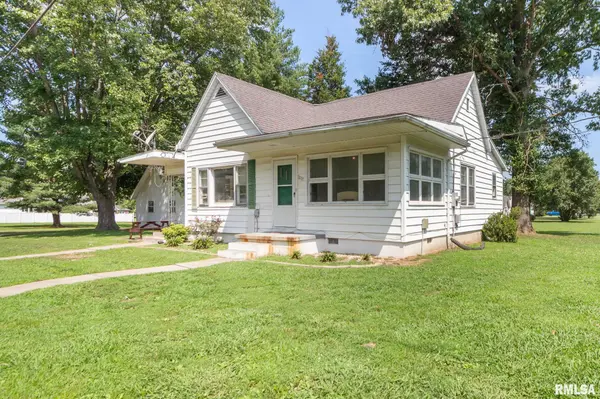 1017 E BOND ST, Herrin, IL 62948