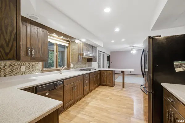 4015 N SAYMORE CT, Peoria, IL 61615