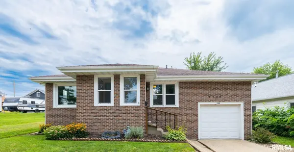 1500 MARTHA ST, Pekin, IL 61554