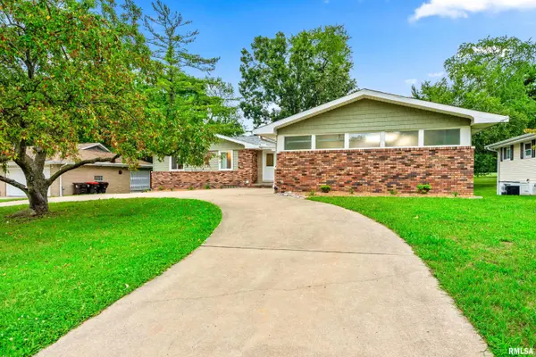 2114 W NEWMAN Pkwy, Peoria, IL 61604