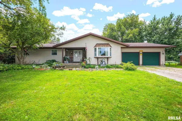 800 E 8TH ST, Delavan, IL 61734