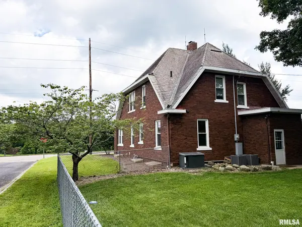 518 N MAIN ST, Eureka, IL 61530