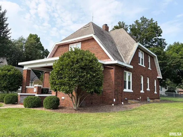 518 N MAIN ST, Eureka, IL 61530