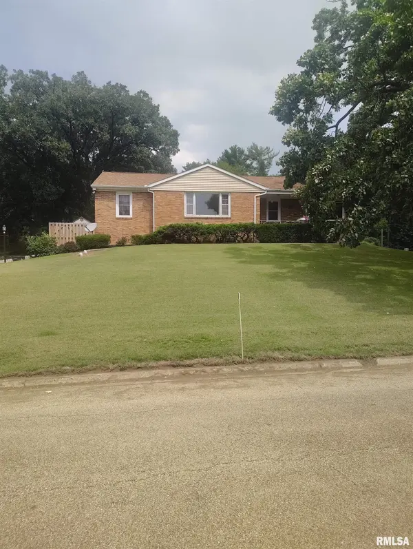 205 N SYCAMORE TER, Canton, IL 61520