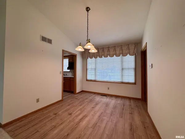 123 PAM LN, Macomb, IL 61455