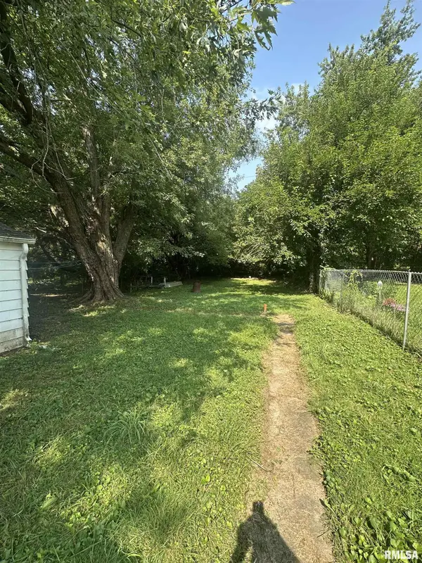 521 NE ROCK ISLAND AVE, Peoria, IL 61603