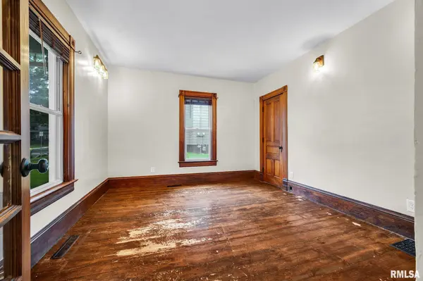 203 S ELM ST, Washington, IL 61571