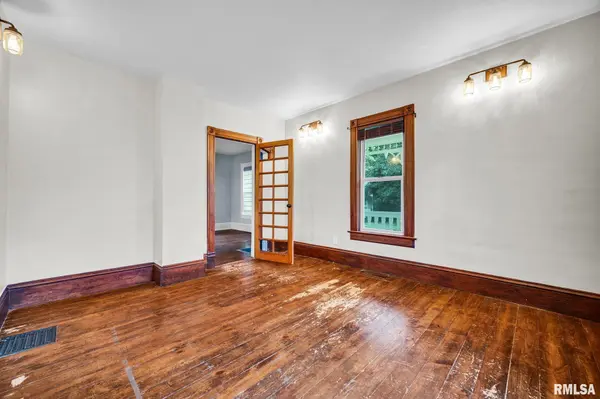 203 S ELM ST, Washington, IL 61571